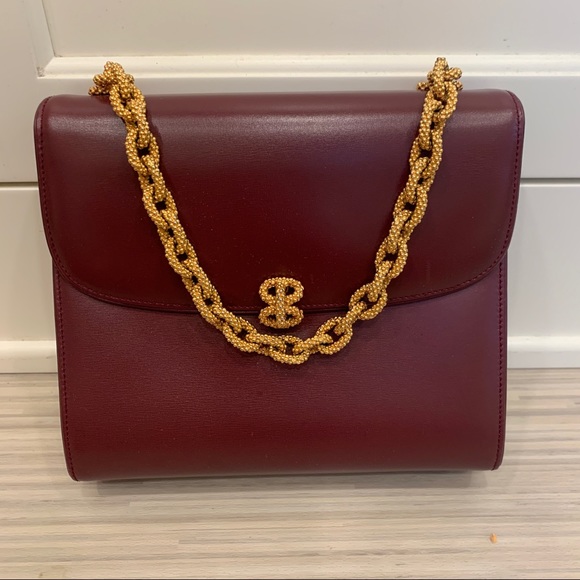 Vintage Gucci Clutch / Handbag in Burgandy w Gold Chain Strap- Like New!